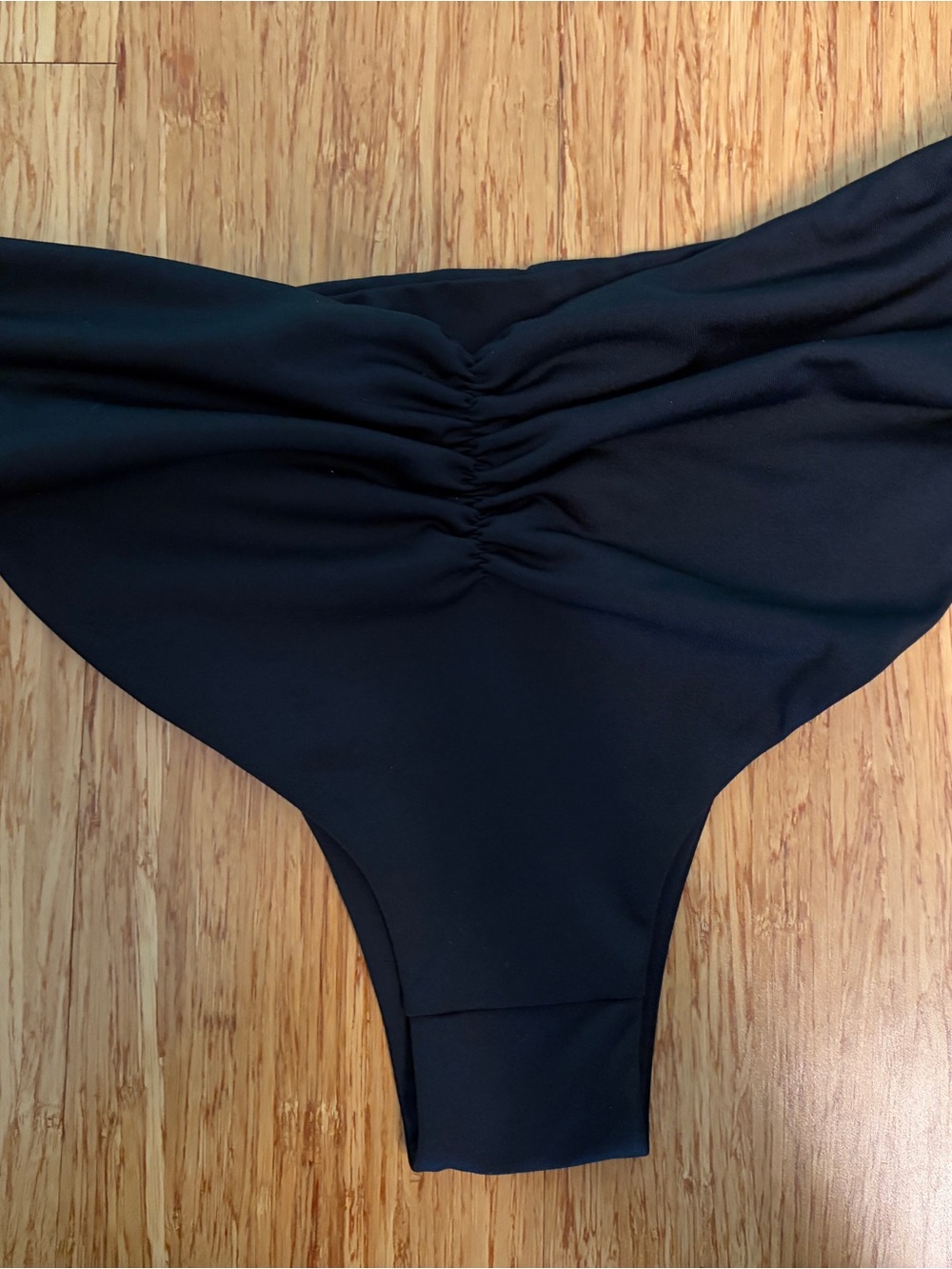 Londre High Leg Scrunch Bottom - Medium